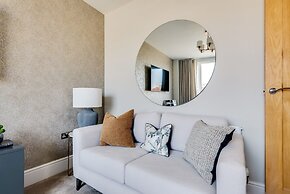 Stylish 4-br House - Free Parking Nice Garden