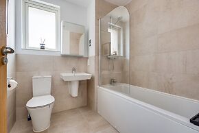 Stylish 4-br House - Free Parking Nice Garden