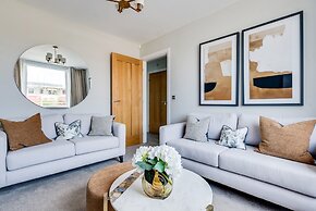 Stylish 4-br House - Free Parking Nice Garden