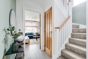 Stylish 4-br House - Free Parking Nice Garden