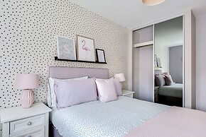 Stylish 4-br House - Free Parking Nice Garden