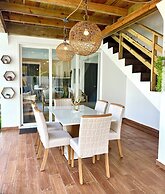 Oceanfront Villa in Amatecampo Beach