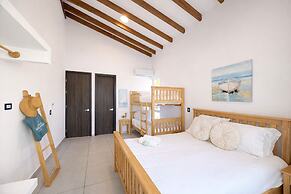 Oceanfront Villa in Amatecampo Beach