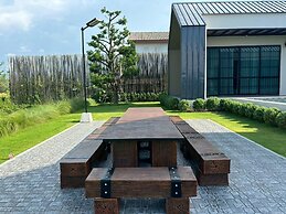 Chomnok Chomna Pool villa