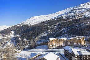 Charming Apartment With Pool in Tignes