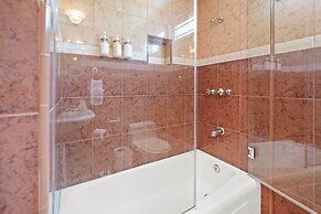 5 BR Jacuzzi 12 Mins to Disney Knotts