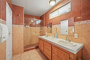 5 BR Jacuzzi 12 Mins to Disney Knotts