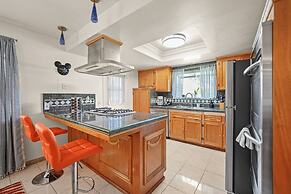 5 BR Jacuzzi 12 Mins to Disney Knotts