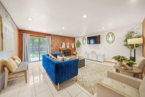 5 BR Jacuzzi 12 Mins to Disney Knotts