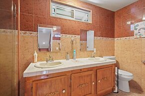 5 BR Jacuzzi 12 Mins to Disney Knotts