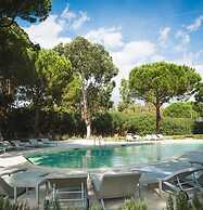 Modernes Studio mit Gemeinschaftlichen Pool
