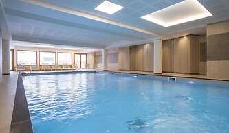 Apartment in Tignes With Slope Access & Spa