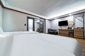 SKYHOTEL