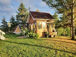 Saguenay-lac-saint-jean Getaway 3-bedroom Holiday Cottage With Garden 