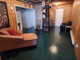 Saguenay-lac-saint-jean Getaway 3-bedroom Holiday Cottage With Garden 