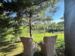 Saguenay-lac-saint-jean Getaway 3-bedroom Holiday Cottage With Garden 
