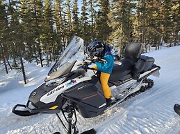 Saguenay-lac-saint-jean Getaway 3-bedroom Holiday Cottage With Garden 