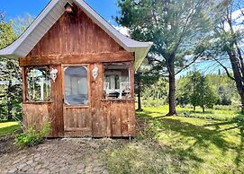 Saguenay-lac-saint-jean Getaway 3-bedroom Holiday Cottage With Garden 