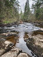 Saguenay-lac-saint-jean Getaway 3-bedroom Holiday Cottage With Garden 