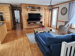 Saguenay-lac-saint-jean Getaway 3-bedroom Holiday Cottage With Garden 