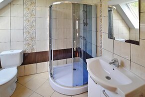Large Holiday Home With a Beautiful Garden
