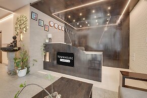 Cosy Stays at HBR Layout