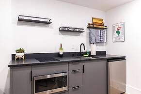 Thena Hotel - Spacious 1 BDRM