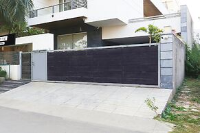 Mordern Rooftop Restro and Pool at Udaipur