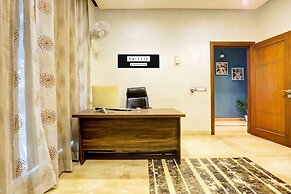 Mordern Rooftop Restro and Pool at Udaipur