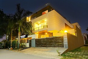 Mordern Rooftop Restro and Pool at Udaipur