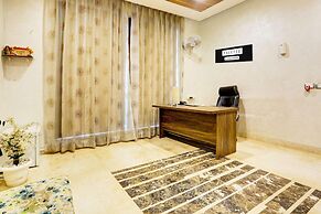 Mordern Rooftop Restro and Pool at Udaipur