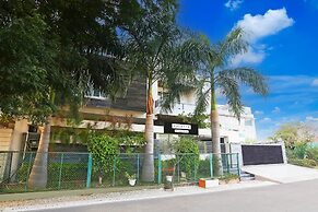 Mordern Rooftop Restro and Pool at Udaipur