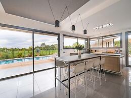 Villa 4 Bedrooms 8 PAX