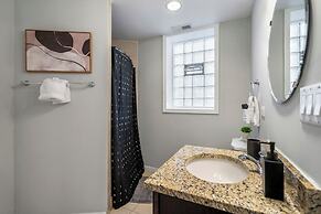 Cozy 1-Bedroom Apt with In-Unit Laundry