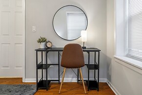 Cozy 1-Bedroom Apt with In-Unit Laundry