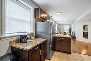 Cozy 1-Bedroom Apt with In-Unit Laundry