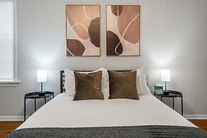 Cozy 1-Bedroom Apt with In-Unit Laundry