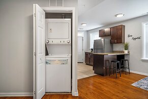 Cozy 1-Bedroom Apt with In-Unit Laundry