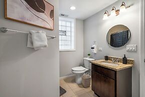 Cozy 1-Bedroom Apt with In-Unit Laundry