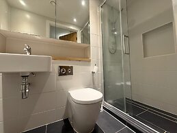 2BR Apartment - Sleeps 4 - Free Parking - Reading