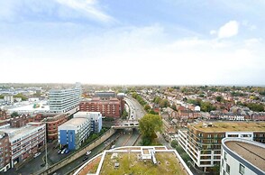 2BR Apartment - Sleeps 4 - Free Parking - Reading