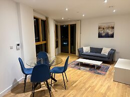 2BR Apartment - Sleeps 4 - Free Parking - Reading