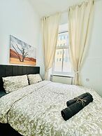 5BR Apt 10min to Matzleinsdorfer