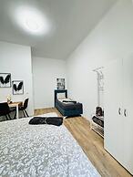 5BR Apt 10min to Matzleinsdorfer