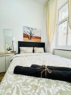 5BR Apt 10min to Matzleinsdorfer