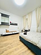 5BR Apt 10min to Matzleinsdorfer