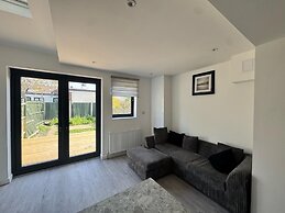 Three Double Rooms in Spacious Home