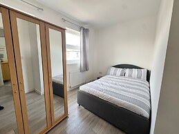 Three Double Rooms in Spacious Home