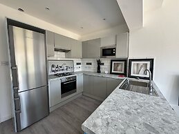 Three Double Rooms in Spacious Home