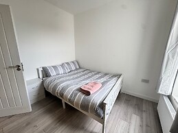 Three Double Rooms in Spacious Home